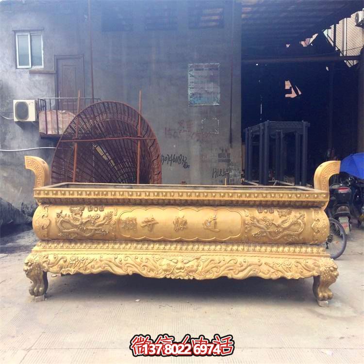 平口鍍金仿古香爐，為寺廟和戶外添彩