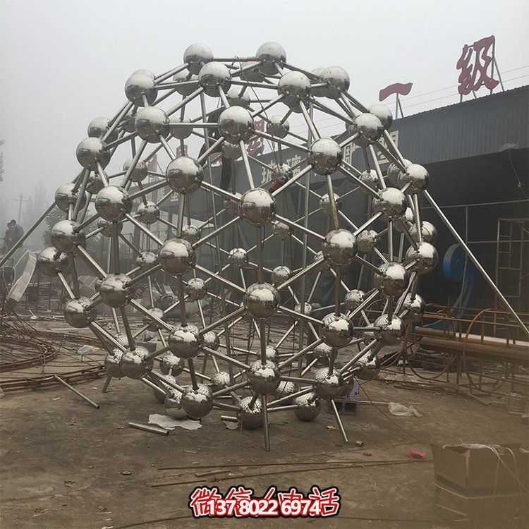 不銹鋼鏤空雕塑，為戶外景觀增添獨(dú)特色彩