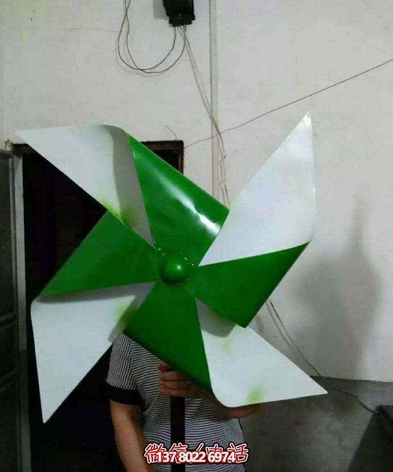學(xué)校幼兒園草坪擺放綠色不銹鋼風(fēng)車(chē)雕塑 學(xué)校幼兒園草坪擺放綠色不銹鋼風(fēng)車(chē)雕塑